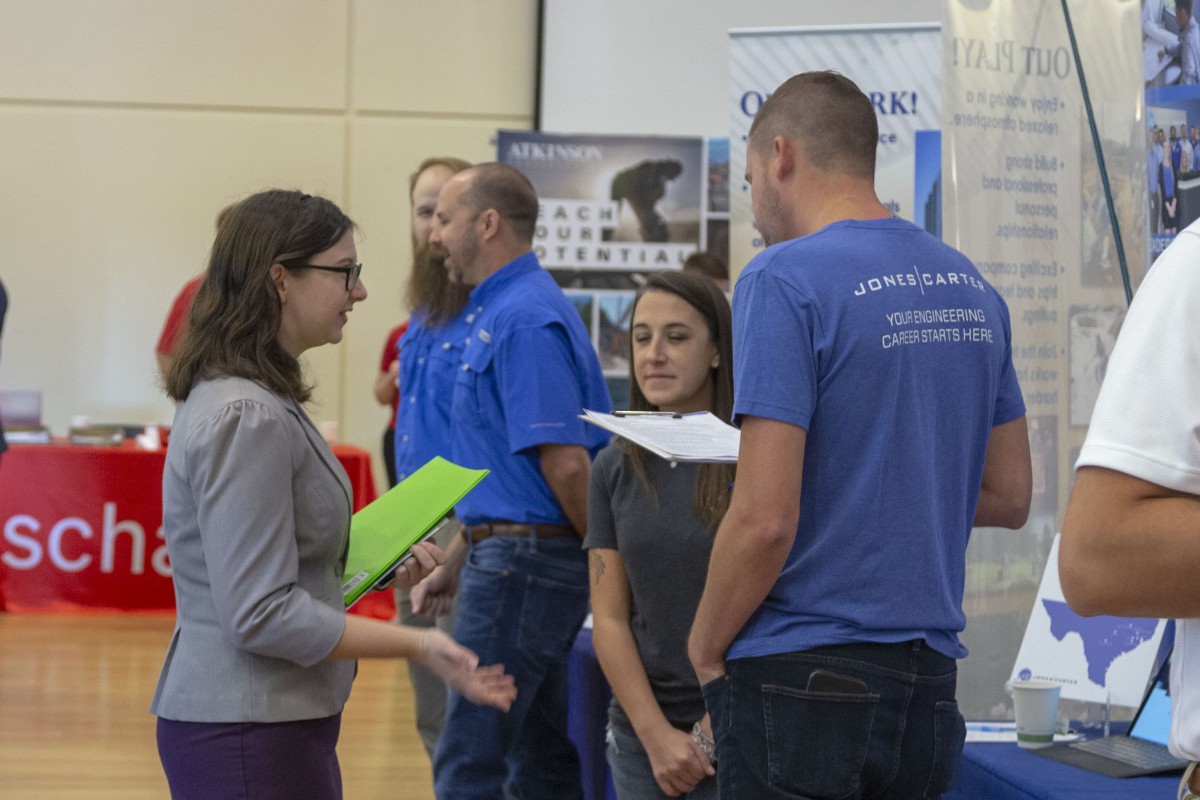 Students talk with employers at the CEE Career Expo Sept. 4.(Photo: Amelia Neumeister)