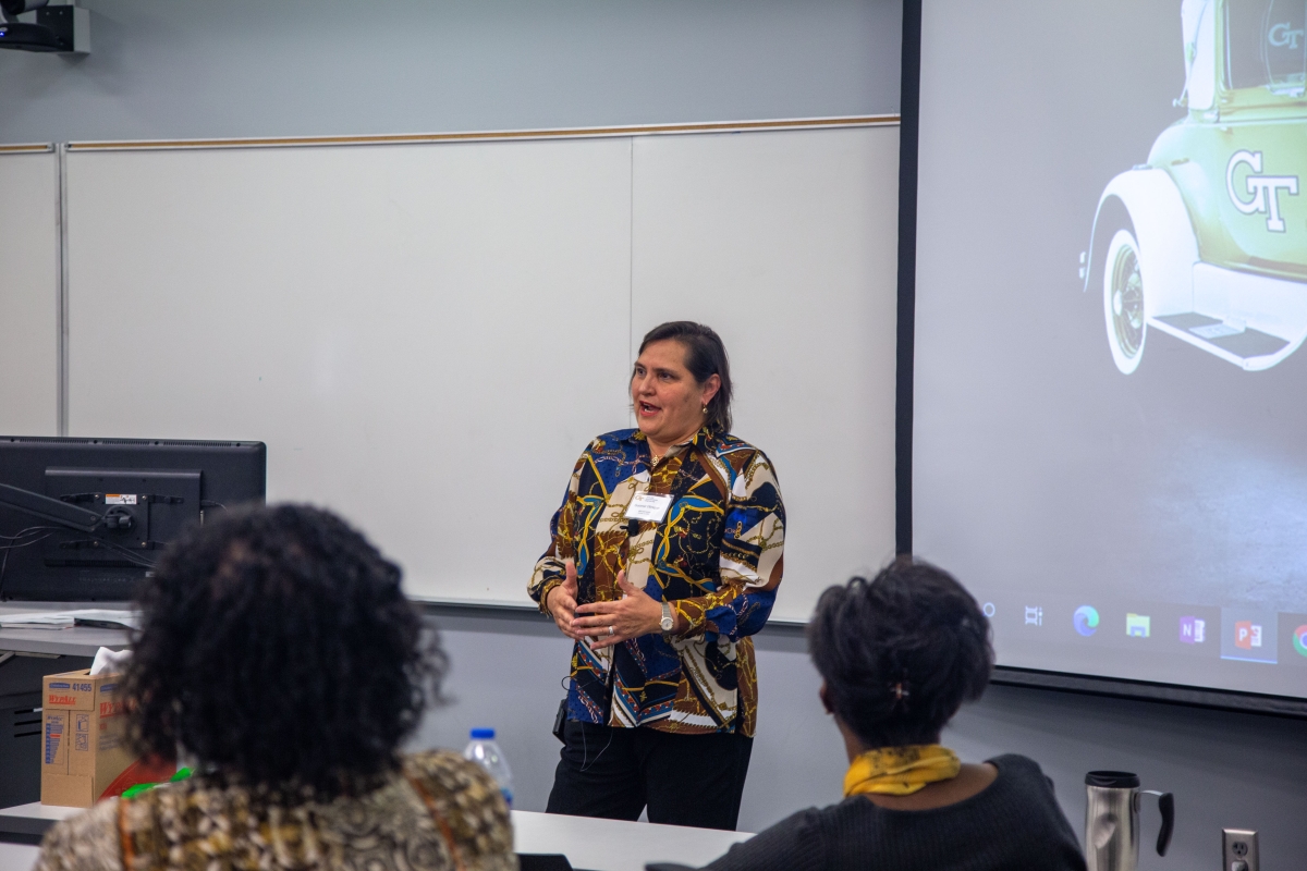 Guiomar Obregón  speaking in front of a classroom