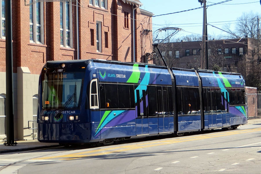 The Atlanta Streetcar near the original Ebenezer Baptist Church in Atlanta. Georgia Tech researchers have developed a way to improve the timing of the streetcar, eliminating the need for schedules and reducing passenger wait time. (Photo: Spmarshall42 / Wikimedia Commons)